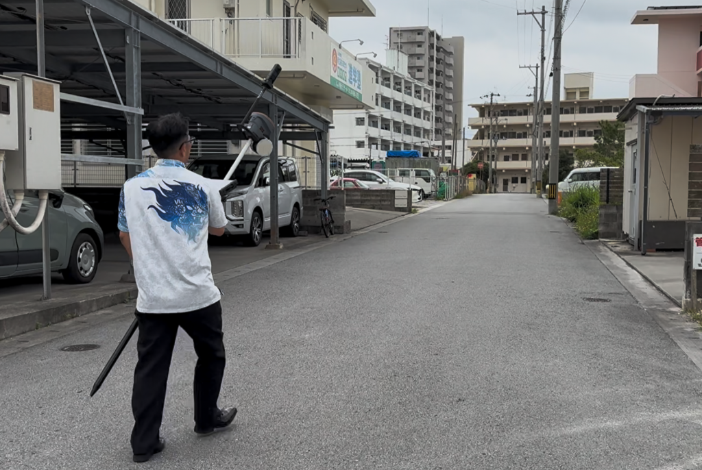 事務所付近を3DGS計測している様子